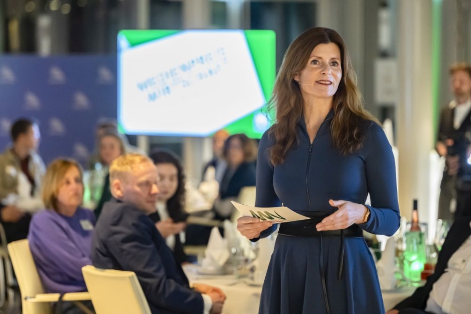 Caroline Fischer moderiert beim Galaessen