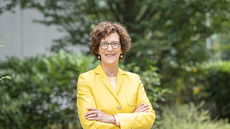 Porträt von Claudia Hillenherms