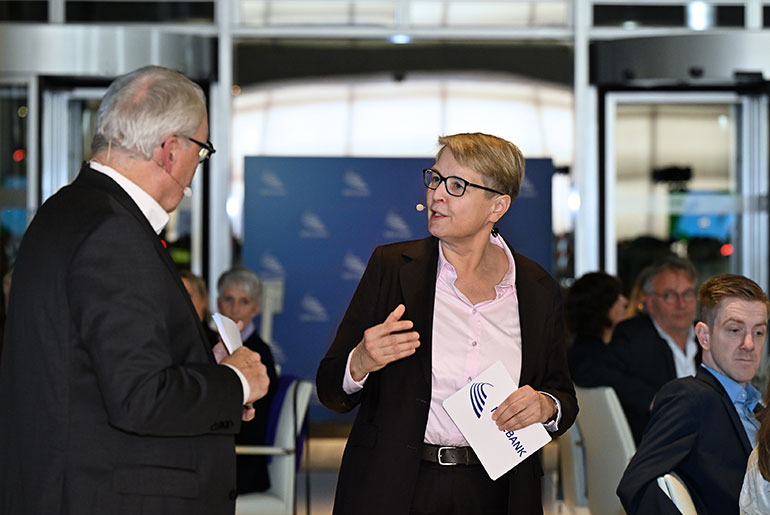 Gabriela Pantring, stellvertretende Vorstandsvorsitzende der NRW.BANK, im Gespräch.