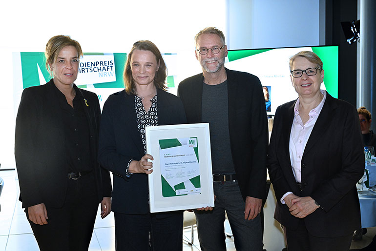 Tatjana Mischke und Claus Hanischdörfer mit Wirtschafts- und Klimaschutzministerin Mona Neubaur und Gabriela Pantring, stellvertretende Vorsitzende des Vorstands der NRW.BANK