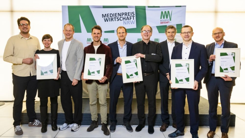 Alle Preisträgerinnen und Preisträger des MEDIENPREIS WIRTSCHAFT NRW 2025 (Bild: NRW.BANK / Oliver Wachenfeld)