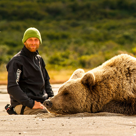 Porträt David Bittner mit Bär