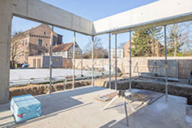 Ein Ausschnitt des Rohbaus des Schwimmbads in Grevenbroich